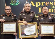 Kajati Sumut Terima Penghargaan Satker Berpredikat WBK Tahun 2024 dari Kejaksaan Agung RI