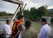 Tinjau Jembatan Ambruk di Nias Barat, Gubernur Sumut Bobby Nasution Pastikan Dibangun Tahun Ini