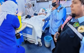 Jelang Kepulangan, Petugas Kloter 9 KNO Jenguk Jemaah yang Sakit