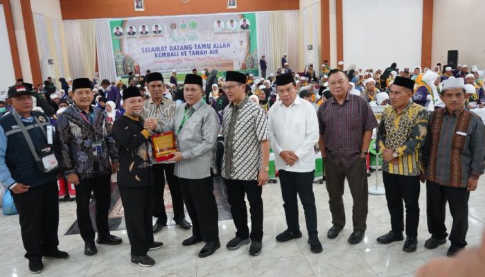 Jamaah Haji Kloter 20 Asal Tapsel Berangkat dan Kembali ke Tanah Air Utuh