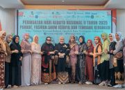 Rektor UDI Buka Parade Kebaya, Soroti Peran Strategis Perempuan dalam Merawat Budaya Nusantara