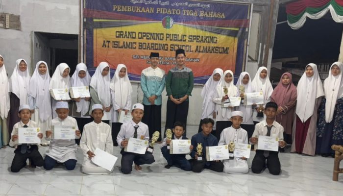 Pondok Pesantren Almaksumi Gelar Pidato 3 Bahasa Sekaligus Grand Opening Public Speaking AT Islamic Boarding School Almaksumi