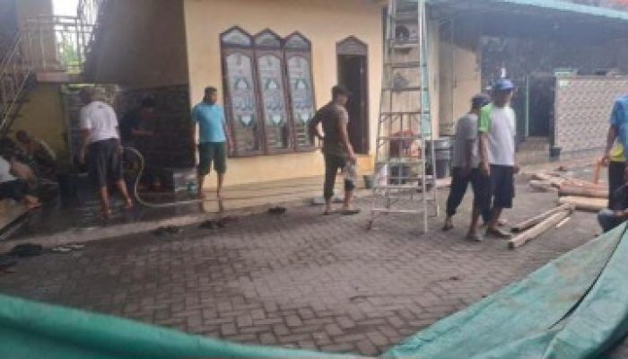 Warga Dusun 12 Medan Krio Sunggal Kompak Gotong Royong Bersihkan Masjid Al Ikhlas