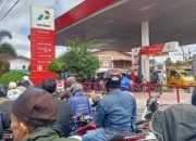 Stok BBM Sejumlah SPBU di Dairi Terbatas, Pengendara Antri Berjam-jam
