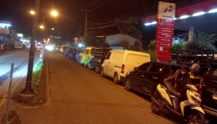 Isi BBM di Dairi Antri Panjang dan Sampai Bermalam