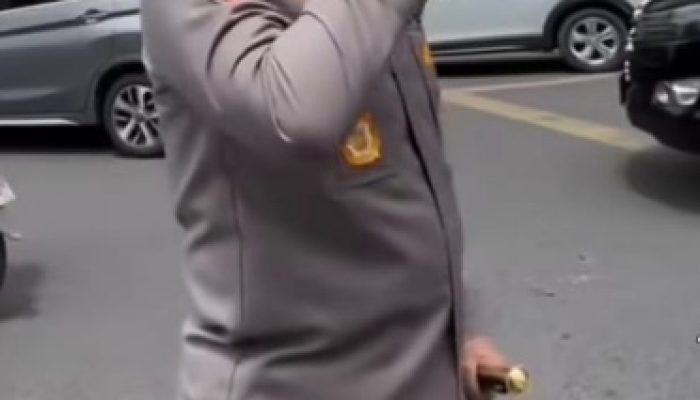 Kapolrestabes Medan Turun Langsung Atur Kemacatan di Jalan Zainul Arifin