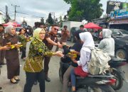 Kejari Dairi Tebar Kebaikan Ramadan, Ratusan Paket Takjil Dibagikan untuk Masyarakat