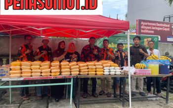 Jum’at Berkah, Ranting Pemuda Pancasila Sukaramai II Bagikan 150 Paket Makanan kepada Jamaah