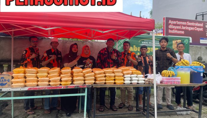 Jum’at Berkah, Ranting Pemuda Pancasila Sukaramai II Bagikan 150 Paket Makanan kepada Jamaah