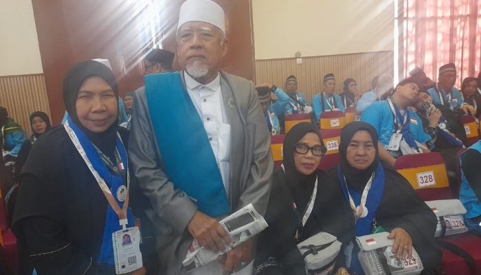 KH Zulfikar Hajar : Pelayanan Kemenhaj Sumut Luar Biasa, Kloter I Disambut Marhaban dan Tepung Tawar