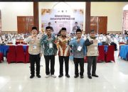 Jelang Keberangkatan, Kakanwil Kemenhaj Zulkifli Sitorus Bekali Petugas Kloter 5 dengan Pesan Kekompakan dan Pelayanan Total