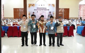 Jelang Keberangkatan, Kakanwil Kemenhaj Zulkifli Sitorus Bekali Petugas Kloter 5 dengan Pesan Kekompakan dan Pelayanan Total