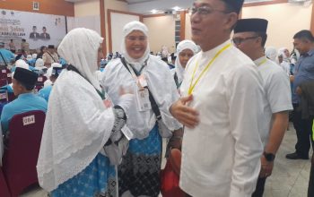 Kloter 5 Berangkat, Bupati Gus Irawan Hadir Jamaah Senang dan Semangat