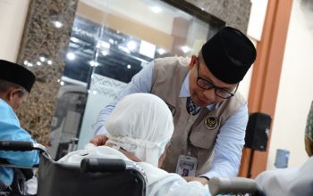 Terima Kloter 8, Kakanwil Kemenhaj Sumut Ingatkan Jamaah : Disiplin, Jaga Kekompakan dan Fokus