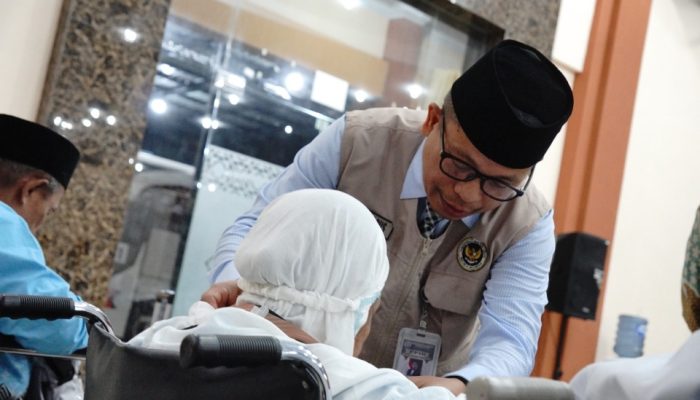 Terima Kloter 8, Kakanwil Kemenhaj Sumut Ingatkan Jamaah : Disiplin, Jaga Kekompakan dan Fokus
