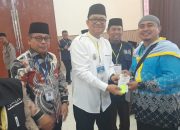 Sambut Kloter 11 Bersama Kakan Kemenhaj Sumut, Wakil Wali Kota Tanjungbalai Bagikan Kartu Nusuk Kepada Karu dan Karom