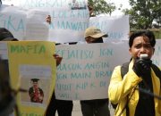 Kepala LLDikti Sumut Diperiksa Dugaan Korupsi KIP, Mahasiswa Demo Kejatisu