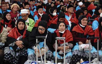 Seorang Jamaah Haji Kloter 06 Asal Madina Wafat, Petugas Haji Terima Penghargaan atas Dedikasi Melayani Jamaah