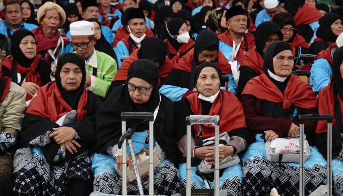 Seorang Jamaah Haji Kloter 06 Asal Madina Wafat, Petugas Haji Terima Penghargaan atas Dedikasi Melayani Jamaah