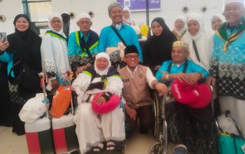 Kloter 7 Asal Medan Asahan Sampai Tanah Air, Jamaah Al Alawy Disambangi Wamen Haji dan Umroh di Jeddah