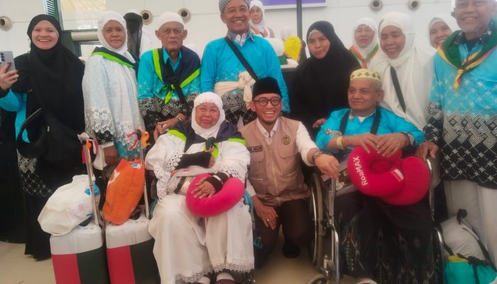 Kloter 7 Asal Medan Asahan Sampai Tanah Air, Jamaah Al Alawy Disambangi Wamen Haji dan Umroh di Jeddah