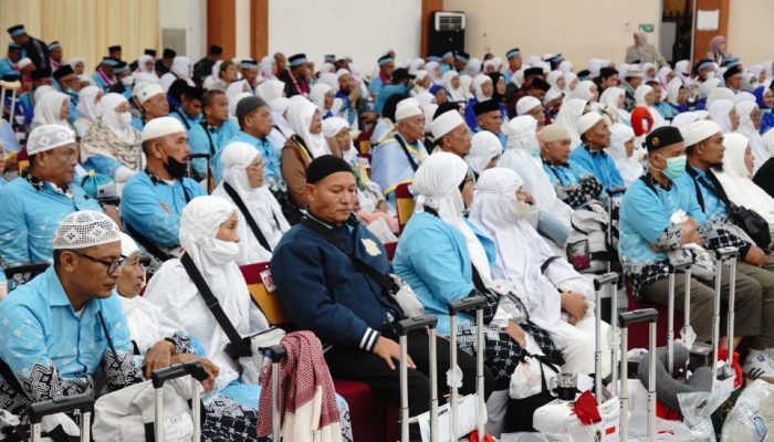 357 Jemaah Kloter 11 Debarkasi Medan Asal  8 Daerah Tiba, Kakanwil Kemenhaj Sumut Ajak Jadi Teladan dan Penebar Kemaslahatan