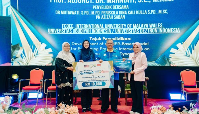 Rektor dan Wakil Rektor Bidang III Universitas Deztron Indonesia Hadiri Penganugerahan Hibah Penelitian Internasional FcoEE di Malaysia