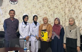 Program Studi D-III Kebidanan Universitas Deztron Indonesia Serahkan Mahasiswa Praktik Klinik ke RS Artha Mahinrus