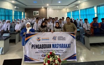 Dosen Prodi Sastra Inggris UDI Gelar Pelatihan Percakapan Bahasa Inggris Dasar untuk Dunia Kerja di SMKN 1 Percut Sei Tuan
