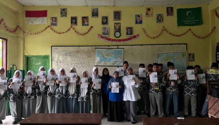 Dosen Universitas Deztron Indonesia Laksanakan Pengabdian kepada Masyarakat Melalui Edukasi Kesehatan Reproduksi dan Psikologi bagi Remaja