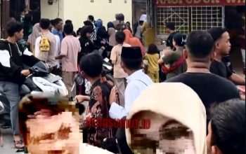Lakukan Tindak Asusila Kepada Anak Di Bawah Umur, Ratusan Massa Geruduk Rumah Pasutri Di Tanjung Balai