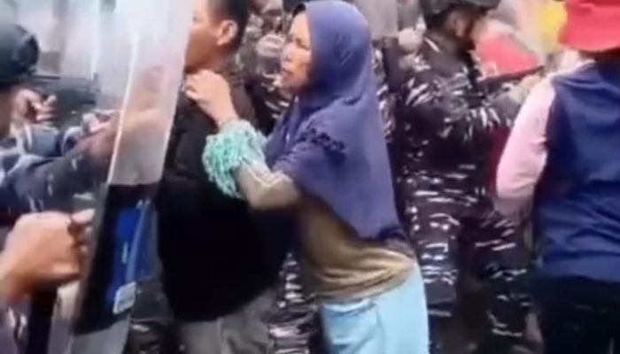 Memanas, Ratusan Warga Tani Hadang Aktivitas TNI AL, Terkait Sengketa Lahan Di Desa Sinembah Limau Manis